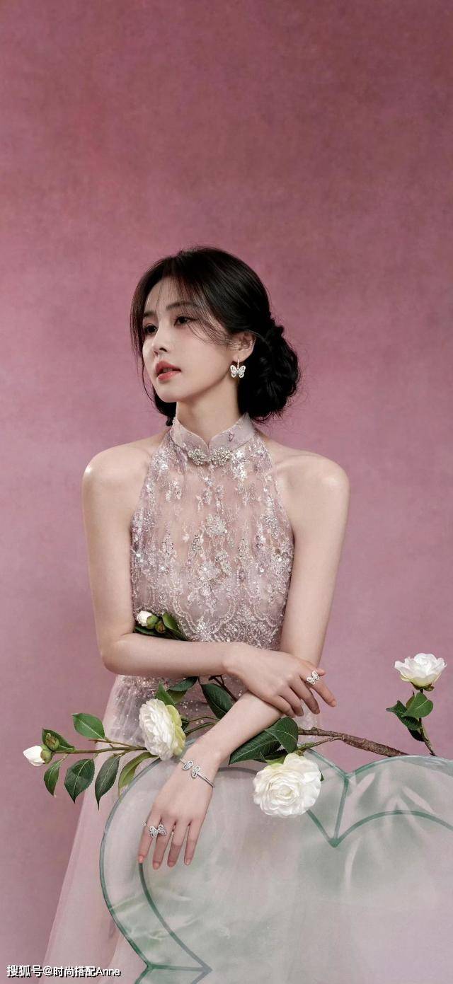 尚写真粉色蕾丝旗袍优雅迷人AG真人app白鹿端午节时(图7)