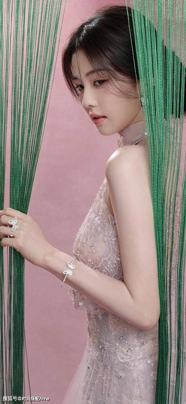 尚写真粉色蕾丝旗袍优雅迷人AG真人app白鹿端午节时(图8)
