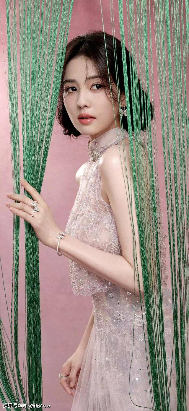 尚写真粉色蕾丝旗袍优雅迷人AG真人app白鹿端午节时(图9)