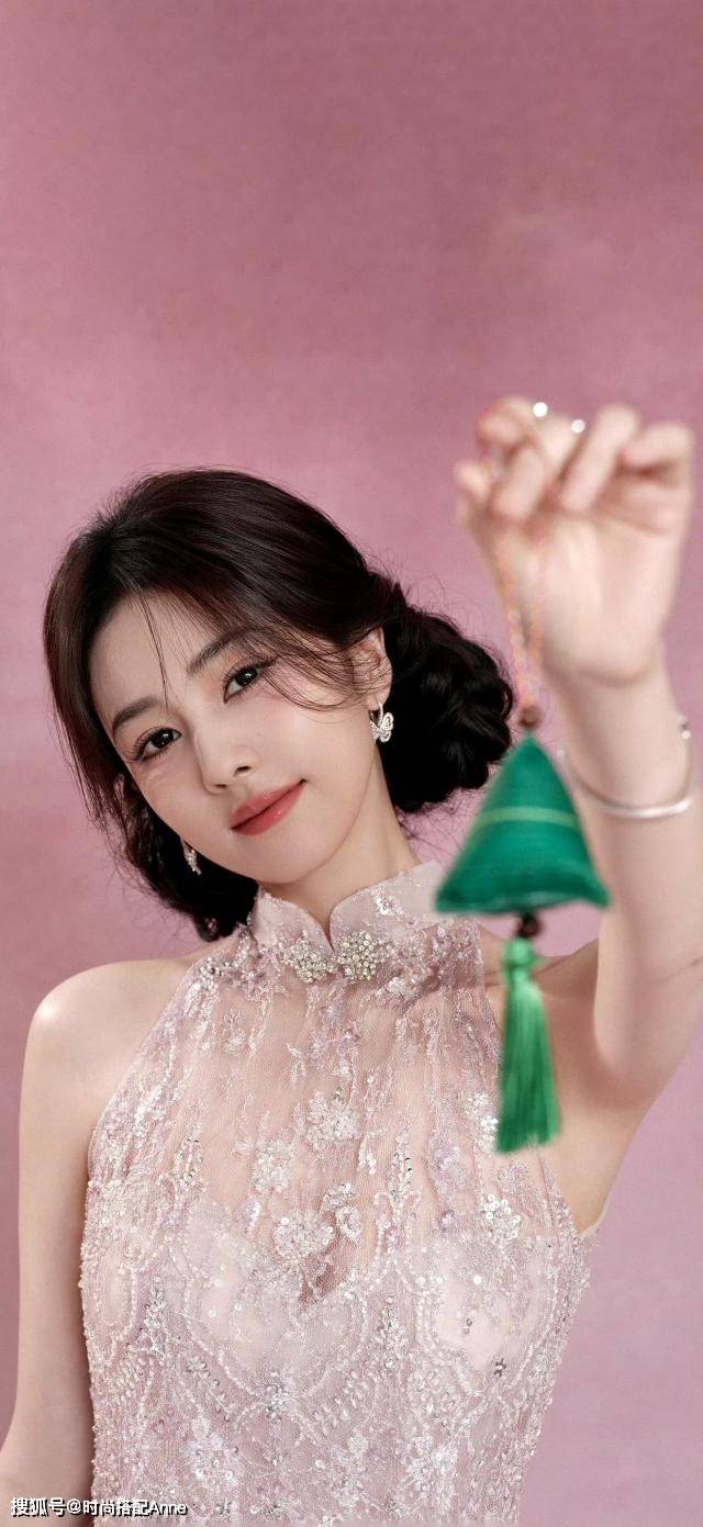 尚写真粉色蕾丝旗袍优雅迷人AG真人app白鹿端午节时(图11)
