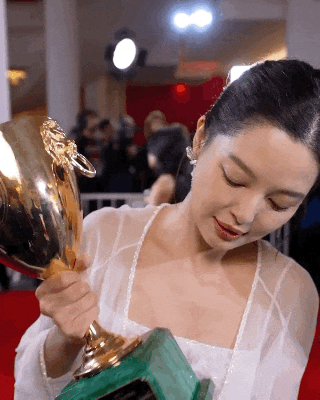 EL见证“人间富贵花”登顶威尼斯AG真人平台辛芷蕾封后！CHAN(图8)