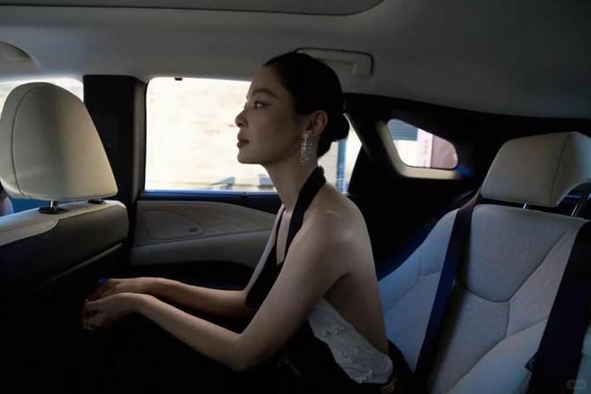 EL见证“人间富贵花”登顶威尼斯AG真人平台辛芷蕾封后！CHAN(图11)