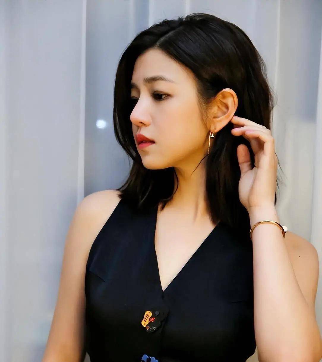儿子的态度陈晓悬着的心终于放下了AG真人离婚半年后看到陈妍希对(图2)