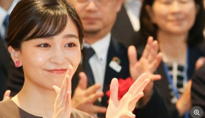 内衣遭批过于暴露日网友炸锅了：有辱国格！AG真人游戏地址日本佳子公主被曝当众不穿(图2)