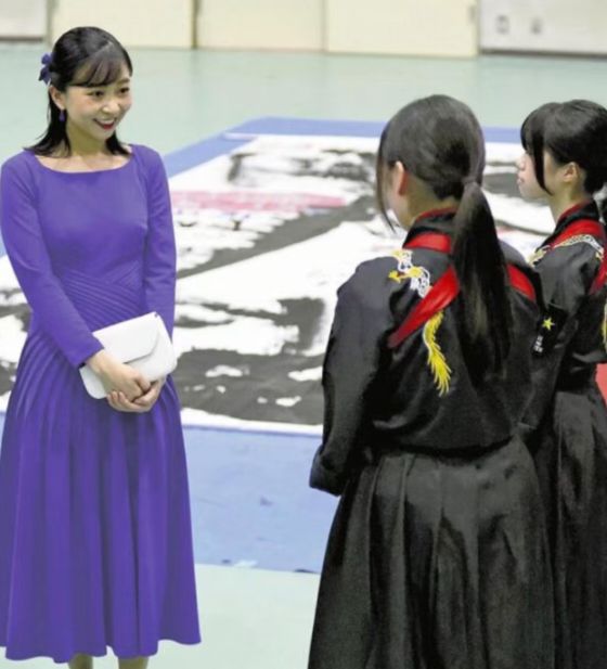 内衣遭批过于暴露日网友炸锅了：有辱国格！AG真人游戏地址日本佳子公主被曝当众不穿(图7)