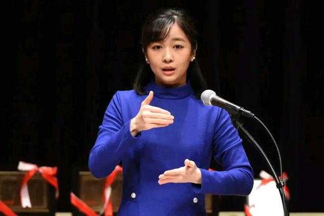 内衣遭批过于暴露日网友炸锅了：有辱国格！AG真人游戏地址日本佳子公主被曝当众不穿(图4)