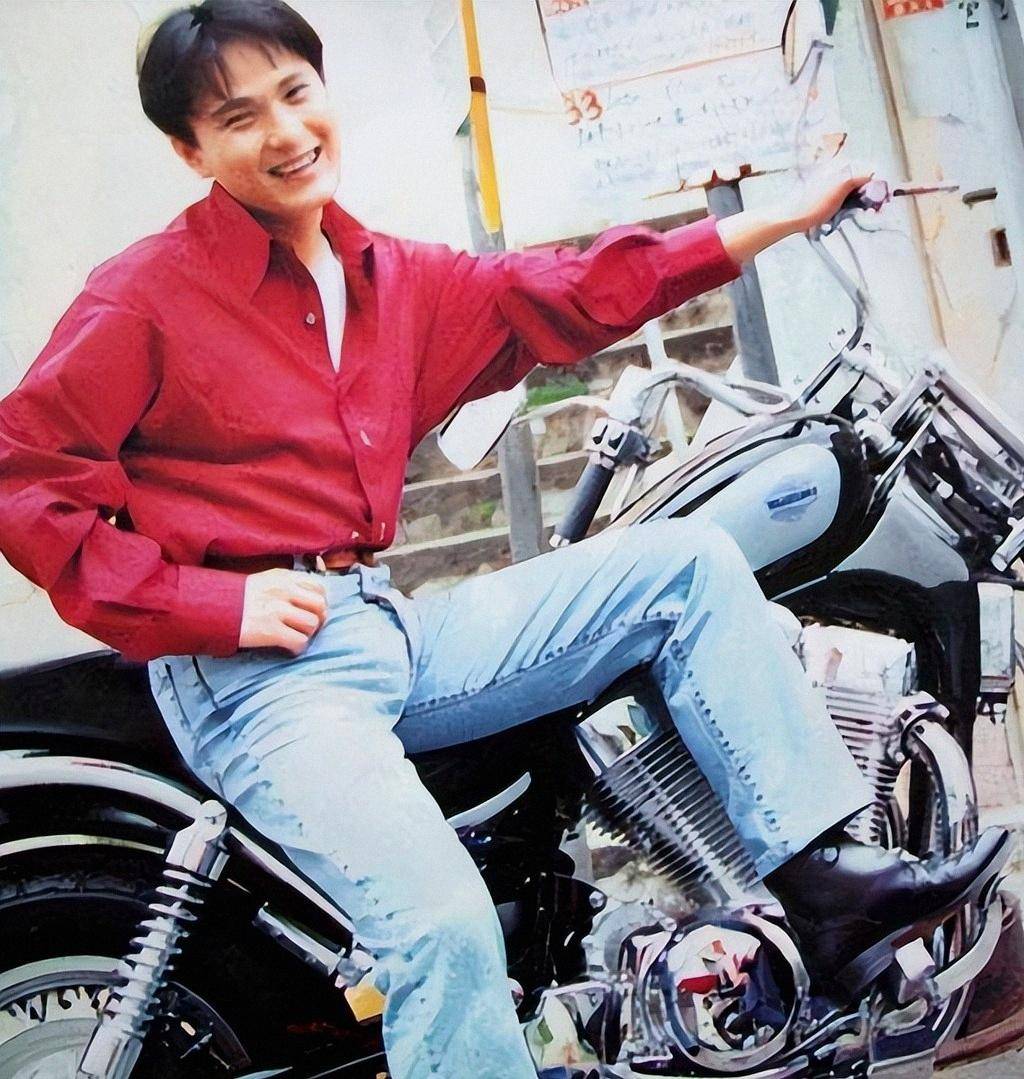 演续航捐藏进上博、巴黎合唱《过火》爱留舞台也留公益AG真人娱乐网址58岁未婚却唱爆全球张信哲百场巡(图3)