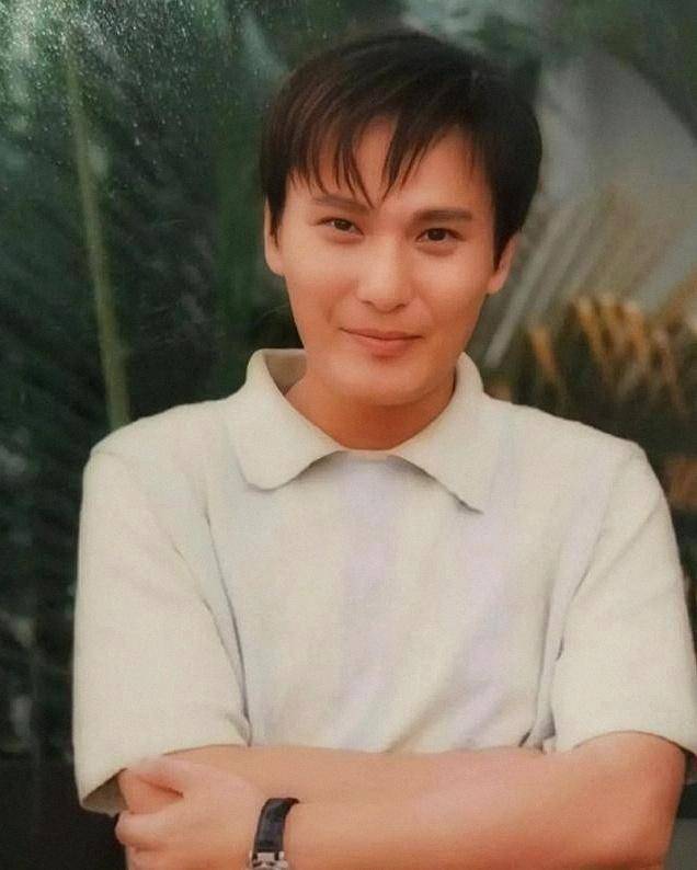 演续航捐藏进上博、巴黎合唱《过火》爱留舞台也留公益AG真人娱乐网址58岁未婚却唱爆全球张信哲百场巡(图5)