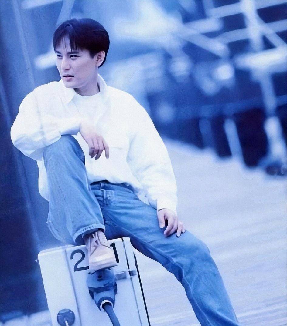 演续航捐藏进上博、巴黎合唱《过火》爱留舞台也留公益AG真人娱乐网址58岁未婚却唱爆全球张信哲百场巡(图7)