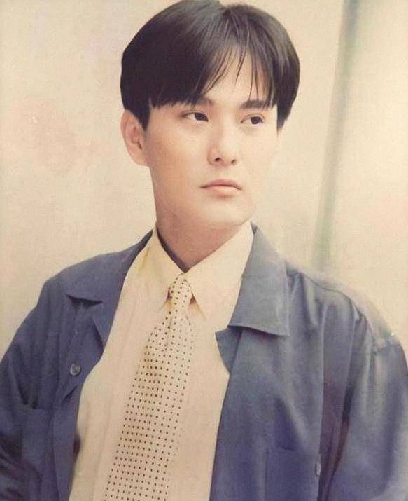 演续航捐藏进上博、巴黎合唱《过火》爱留舞台也留公益AG真人娱乐网址58岁未婚却唱爆全球张信哲百场巡(图9)