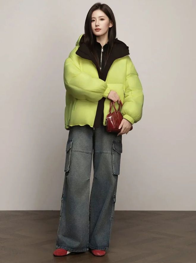 +毛衣+牛仔裤保暖又时尚！AG真人直营冬季必备羽绒服(图4)