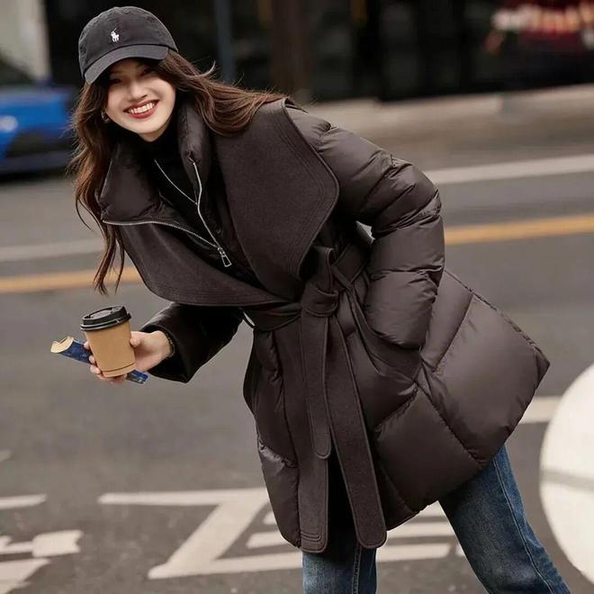 +毛衣+牛仔裤保暖又时尚！AG真人直营冬季必备羽绒服(图6)